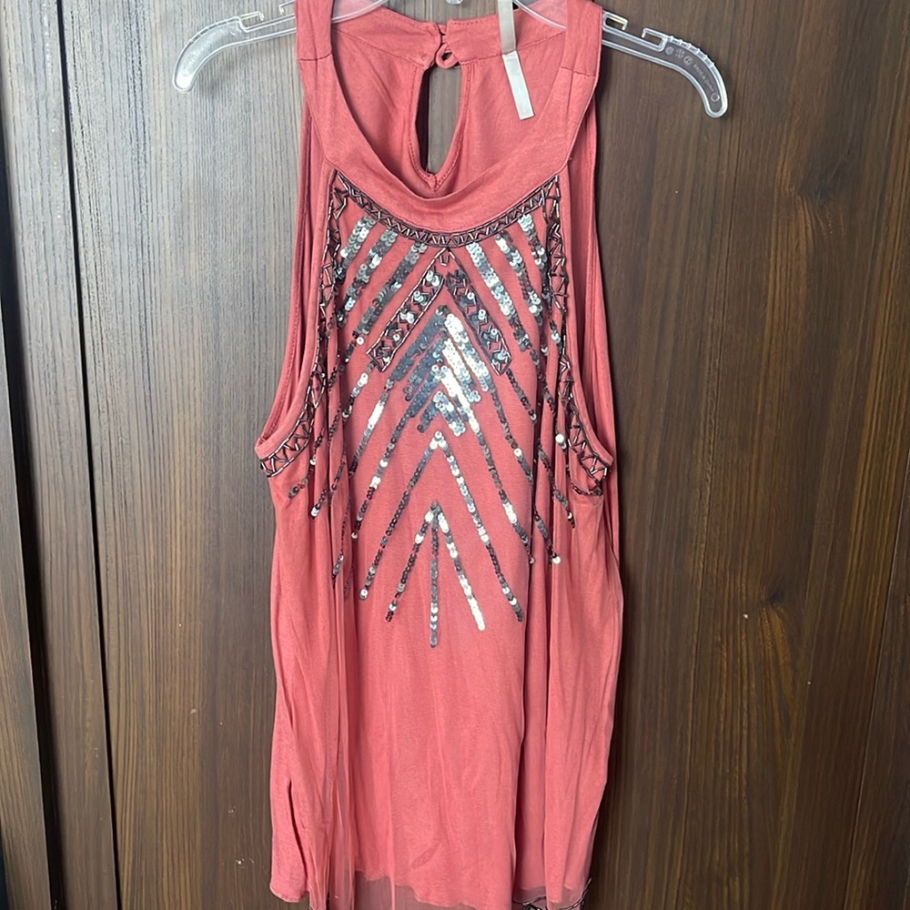 Sequin tank